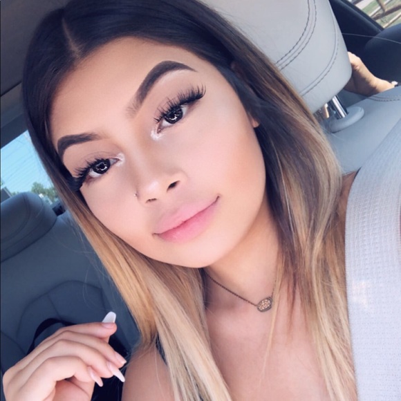 Meet your Posher, Julissa - Picture 1 of 1